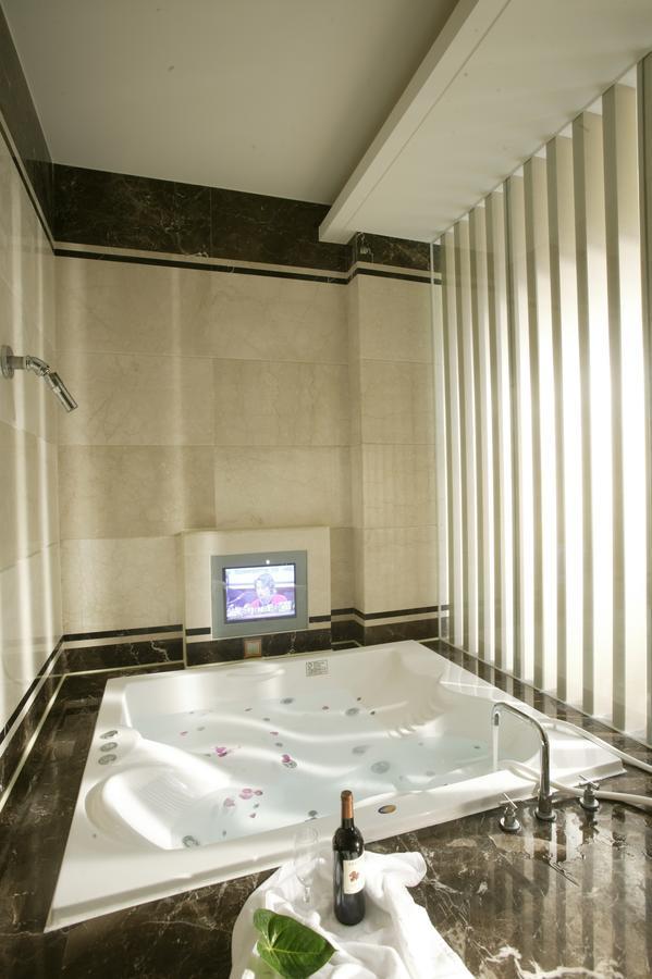 Motel 御花園商務旅舘虎尾舘-金花園汽車旅舘066 Huwei Exteriér fotografie